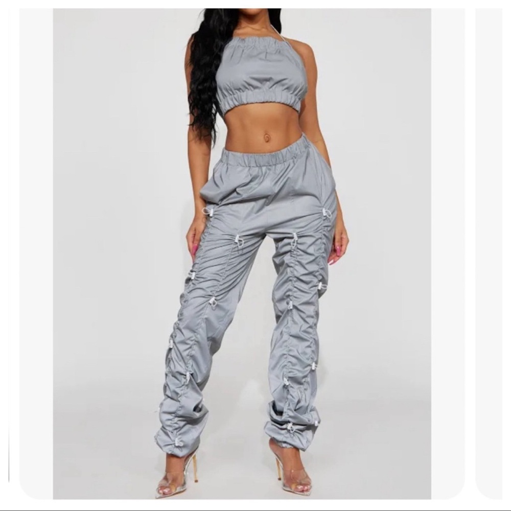 🩶 Reflective halter top and jogger pant set - Sz XS